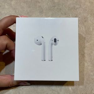 Apple AirPods 2nd Generation with Charging Case